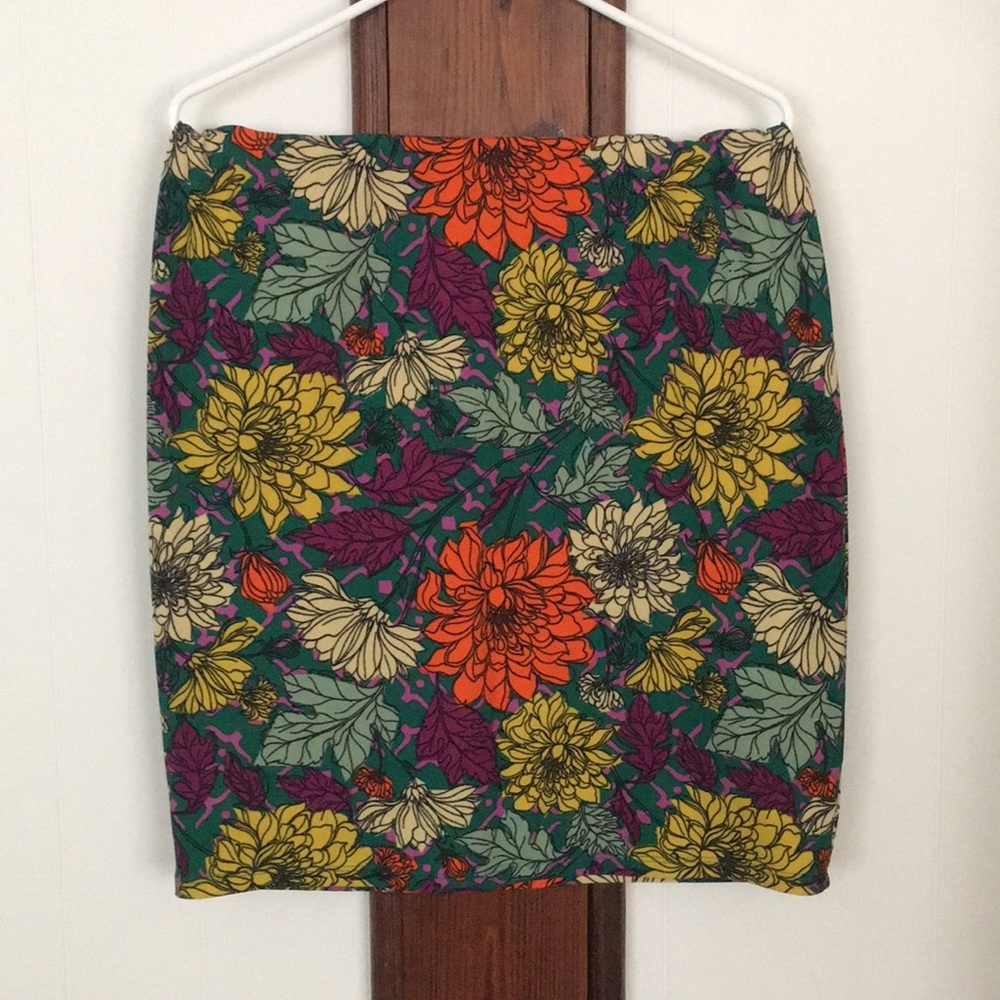 Lularoe floral Cassie skirt